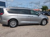 Used 2017 Chrysler Pacifica Touring-L image 6
