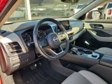 Used 2023 Nissan Rogue SV image 2