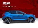 Used 2020 Volvo XC40 T5 R-Design image 2