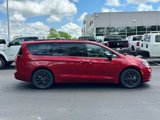 New 2025 Chrysler Pacifica Select image 2