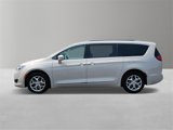 Used 2017 Chrysler Pacifica Touring-L Plus w/ Advanced Safetytec Group image 2