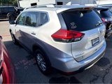 Used 2017 Nissan Rogue SV image 2