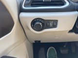 Used 2022 Chrysler Voyager LX image 5