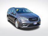 Used 2022 Chrysler Pacifica Touring-L image 3
