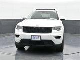 Used 2019 Jeep Grand Cherokee Laredo image 2