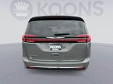 Used 2021 Chrysler Pacifica Touring-L image 5