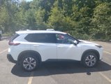 Used 2021 Nissan Rogue SV image 2