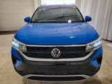 Used 2022 Volkswagen Taos SE image 2