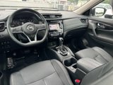 Used 2017 Nissan Rogue SL image 2