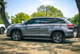 Used 2019 Toyota Highlander LE image 3