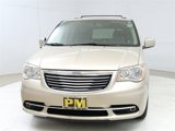 Used 2014 Chrysler Town & Country Touring image 2