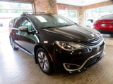 Used 2017 Chrysler Pacifica Platinum image 3