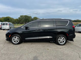 Used 2017 Chrysler Pacifica Touring-L Plus w/ Tire & Wheel Group image 6