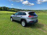 Used 2016 Jeep Cherokee Sport image 3
