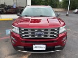 Used 2017 Ford Explorer XLT image 3