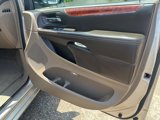 Used 2013 Chrysler Town & Country Touring image 5