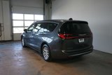 Used 2023 Chrysler Pacifica Touring-L image 4