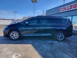Used 2022 Chrysler Pacifica Limited image 2
