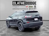 Used 2023 Jeep Cherokee Altitude Lux image 3
