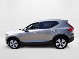 Used 2022 Volvo XC40 T5 Momentum image 2