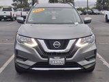 Used 2018 Nissan Rogue SV image 2