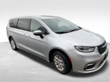 Used 2023 Chrysler Pacifica Touring-L image 2