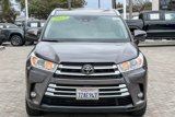 Used 2017 Toyota Highlander XLE image 2