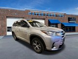 Used 2017 Toyota Highlander LE w/ Carpet Mat Package image 4
