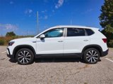 Used 2022 Volkswagen Taos SE image 2