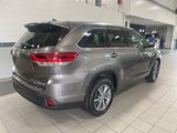 Used 2018 Toyota Highlander XLE image 3