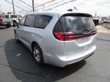 Certified 2024 Chrysler Pacifica Limited image 6