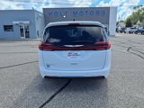 Used 2023 Chrysler Pacifica Touring-L image 5