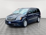Used 2015 Chrysler Town & Country Touring image 3