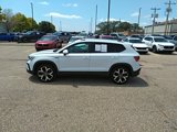 Used 2022 Volkswagen Taos SEL image 2