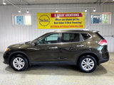 Used 2015 Nissan Rogue SV w/ SV Moonroof Package image 2