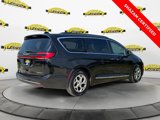 Used 2023 Chrysler Pacifica Limited image 5