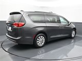 Used 2017 Chrysler Pacifica Touring-L image 5
