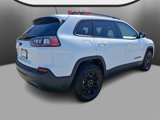 Used 2023 Jeep Cherokee Altitude Lux image 4