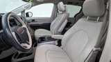 Used 2018 Chrysler Pacifica Limited w/ Advanced Safetytec Group image 2