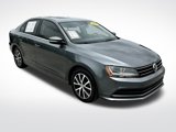 Used 2017 Volkswagen Jetta SE image 2