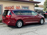 Used 2019 Chrysler Pacifica Touring-L image 2