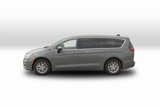 Used 2023 Chrysler Pacifica Touring-L image 3