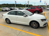 Used 2017 Volkswagen Jetta SE image 3