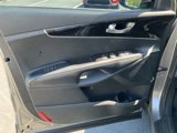 Used 2017 Kia Sorento LX w/ LX Convenience Package image 4