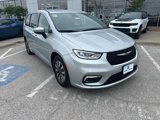 Used 2023 Chrysler Pacifica Touring-L image 3