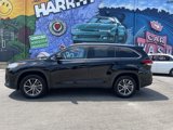 Used 2019 Toyota Highlander SE image 2