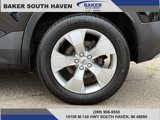 Used 2022 Volvo XC40 T4 Momentum image 4
