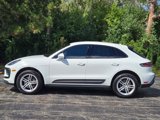 Certified 2022 Porsche Macan image 2