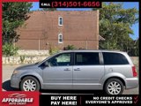 Used 2014 Chrysler Town & Country Touring image 2