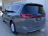 Used 2022 Chrysler Pacifica Touring-L image 5